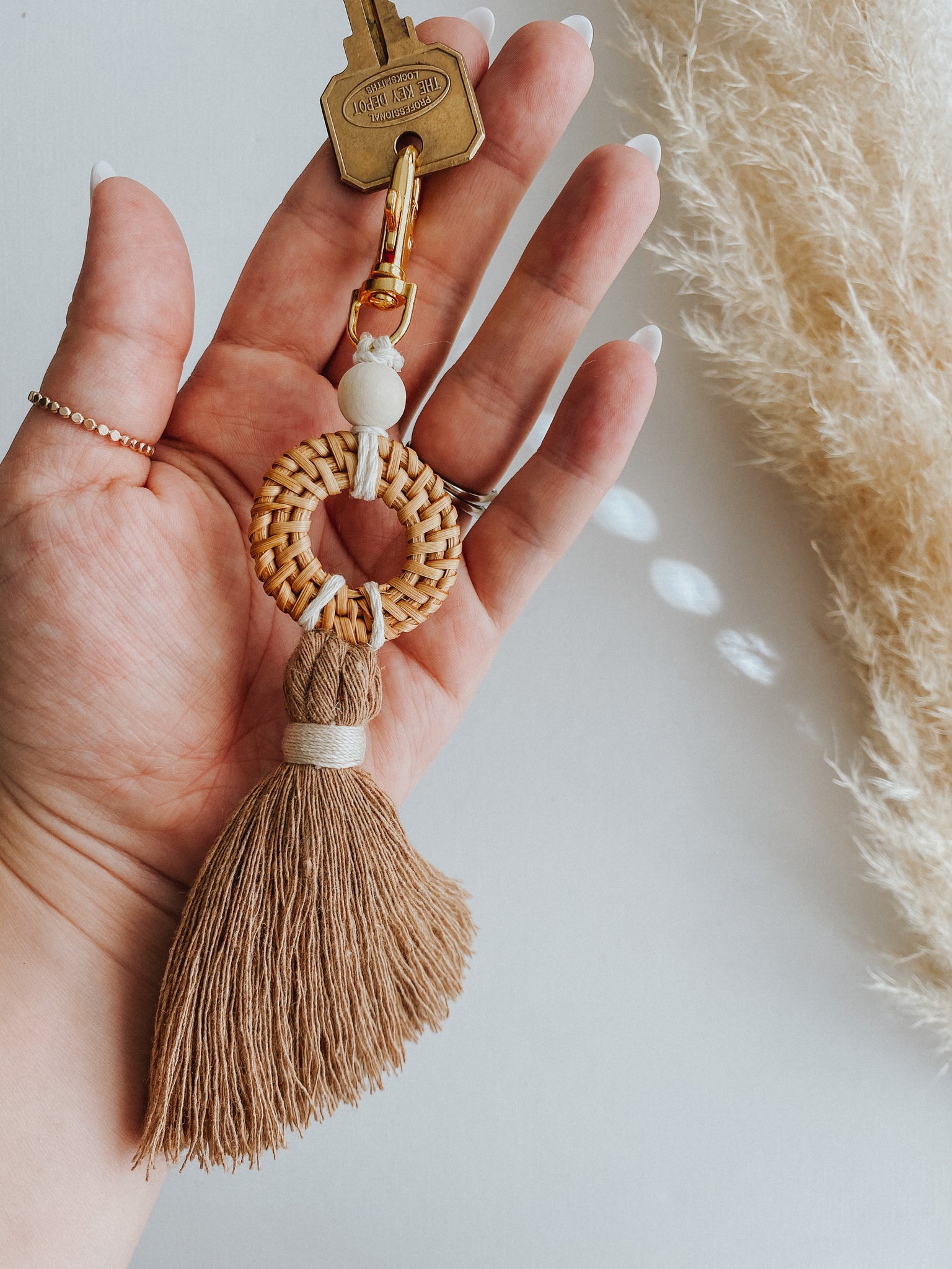 Small Diffusers Keychain Rattan Essential Oil Keychain Diffuser – DayCrafter